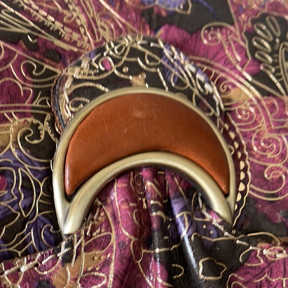 Beautiful Patricia Nash Gold embossed accordion crossbody bag - Picture 9 of 13